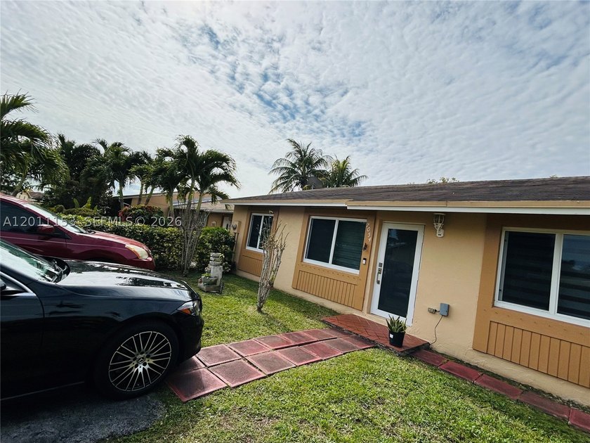 Welcome to this beautiful townhouse with 3 bedrooms and 2 - photo 33