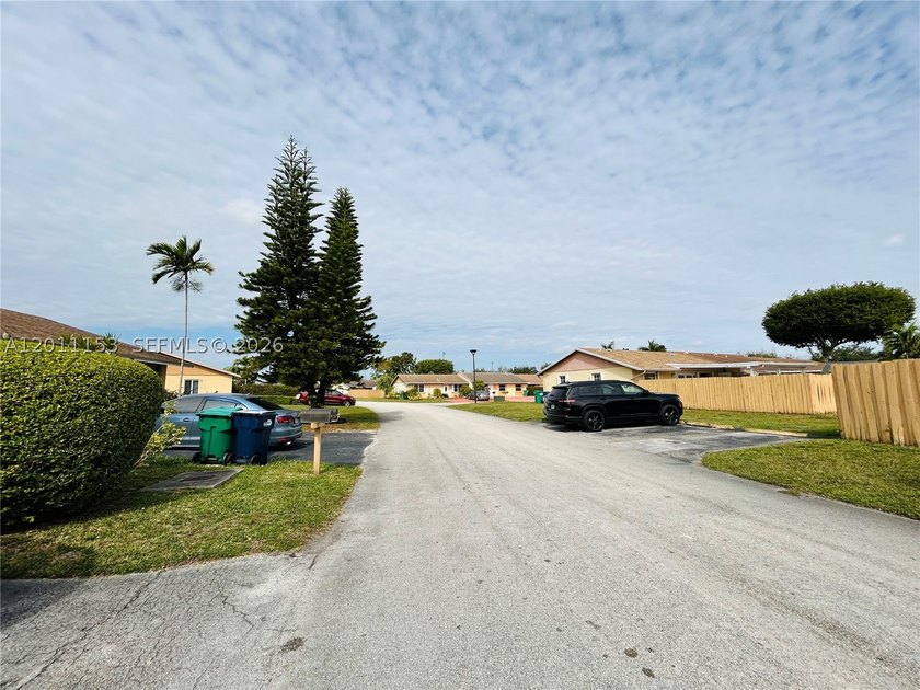 Welcome to this beautiful townhouse with 3 bedrooms and 2 - photo 36
