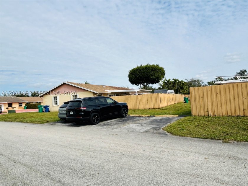 Welcome to this beautiful townhouse with 3 bedrooms and 2 - photo 39
