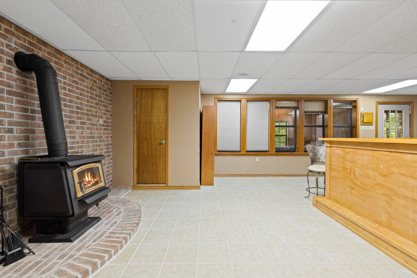 Bar or Entertainment Room - photo 37