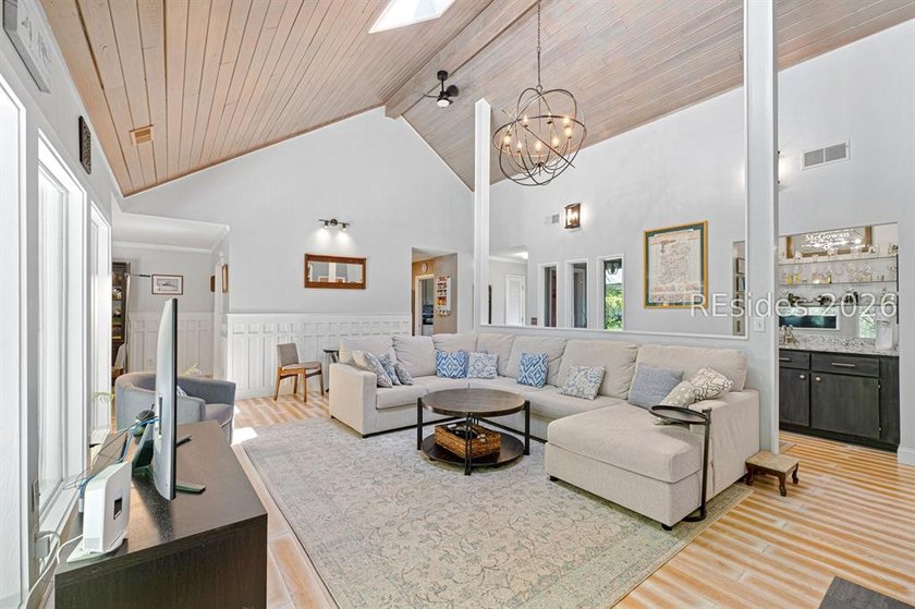 Welcome to this calming, nature oriented, three bedroom, three - photo 3