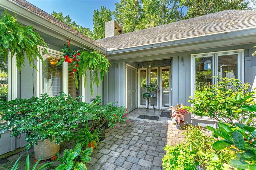Welcome to this calming, nature oriented, three bedroom, three - photo 5