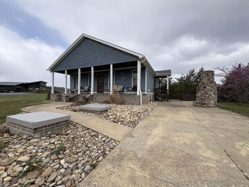 LAKEFRONT living at its finest on Douglas Lake! This - photo 5