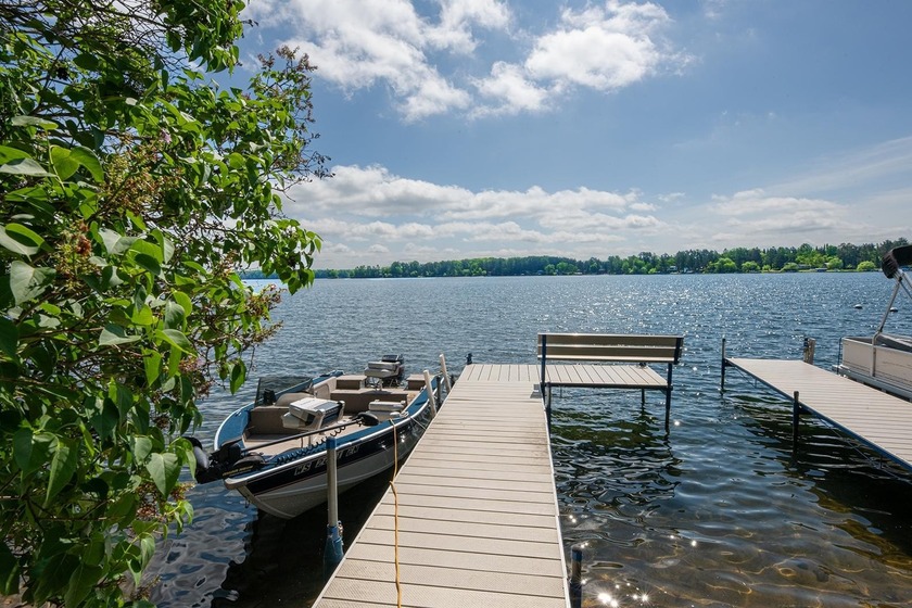 Situated on the crystal-clear shores of the stunning 1060-acre - photo 4
