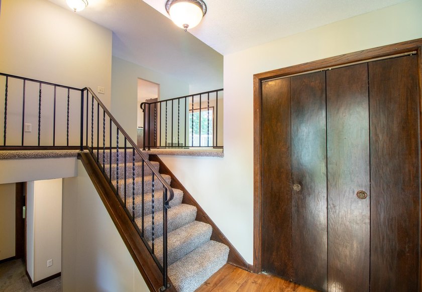 Welcome to this west-facing, move-in-ready split-entry home - photo 2