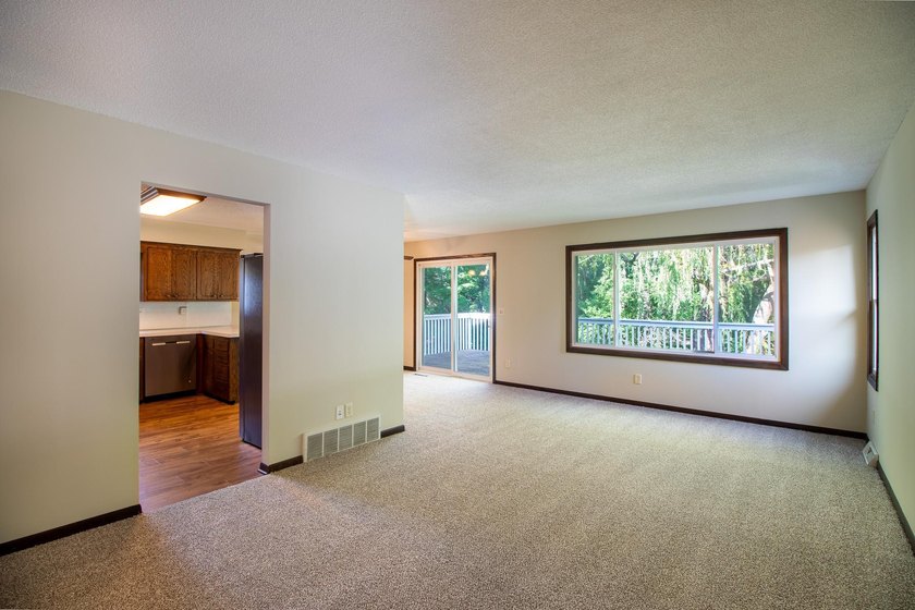Welcome to this west-facing, move-in-ready split-entry home - photo 3