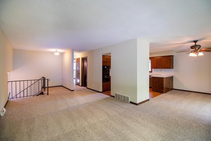 Welcome to this west-facing, move-in-ready split-entry home - photo 4