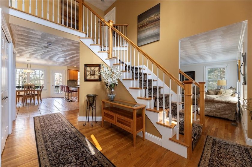Tucked into the heart of Usquepaugh Hills, this West Kingston - photo 4