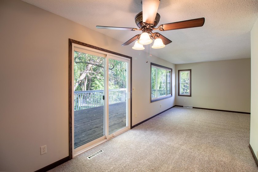 Welcome to this west-facing, move-in-ready split-entry home - photo 5