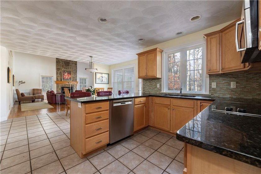 Tucked into the heart of Usquepaugh Hills, this West Kingston - photo 8