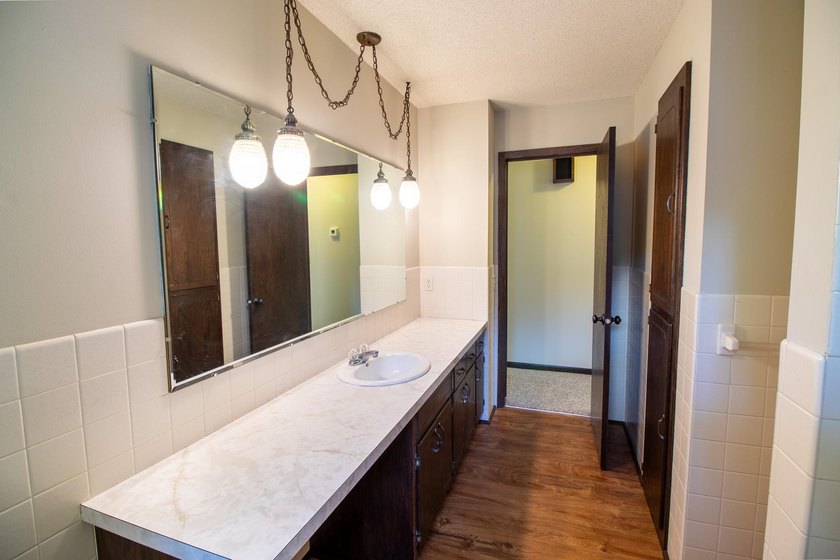Welcome to this west-facing, move-in-ready split-entry home - photo 10