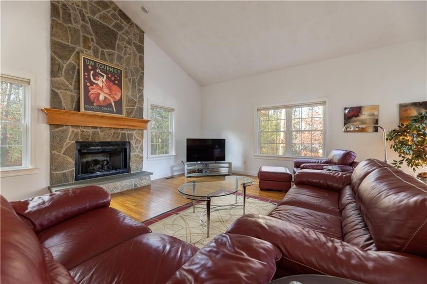 Tucked into the heart of Usquepaugh Hills, this West Kingston - photo 10