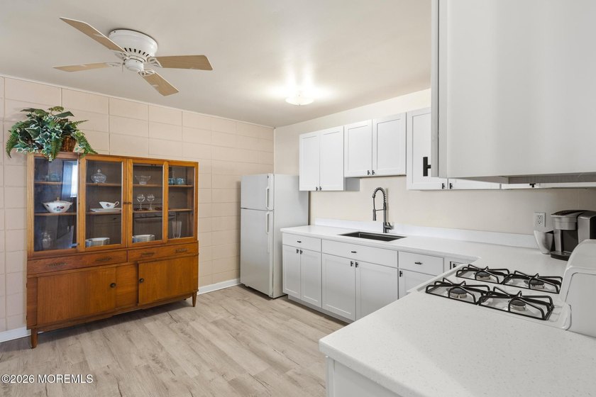 Charming 2-bedroom, 1-bath home in the Cedar Glen community! - photo 2
