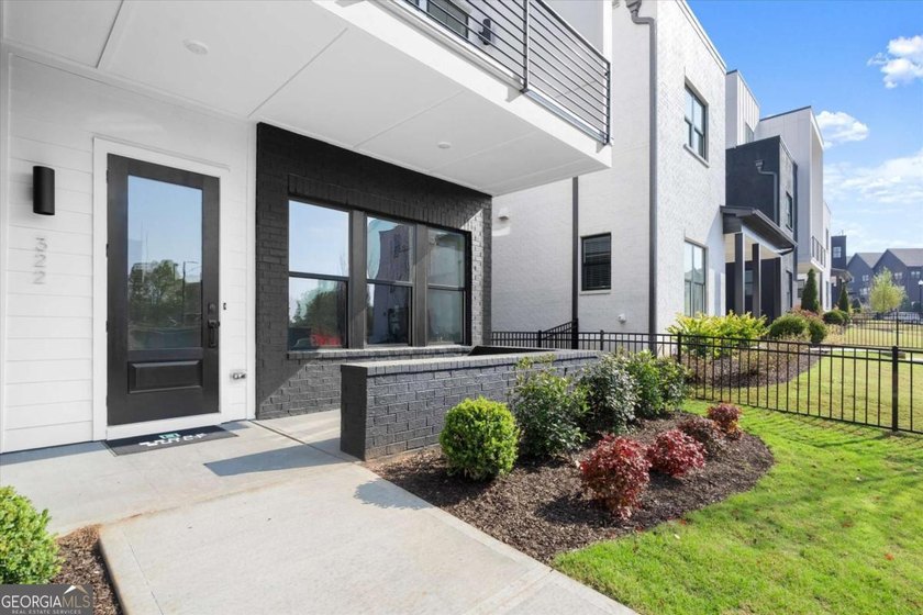 The Emery Contemporary offers luxury, flexibility, and - photo 3