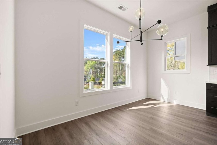 The Emery Contemporary offers luxury, flexibility, and - photo 10