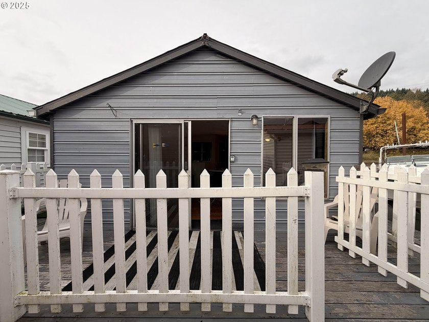 *NO RENTALS ALLOWED, CASH ONLY** NO HOA, MONTHLY DUES ARE FOR - photo 4