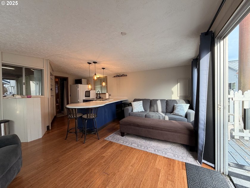 *NO RENTALS ALLOWED, CASH ONLY** NO HOA, MONTHLY DUES ARE FOR - photo 6