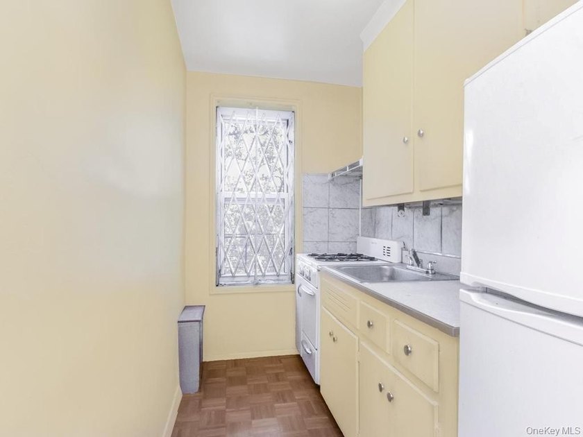 Bring your vision and creativity to this charming studio located - photo 5