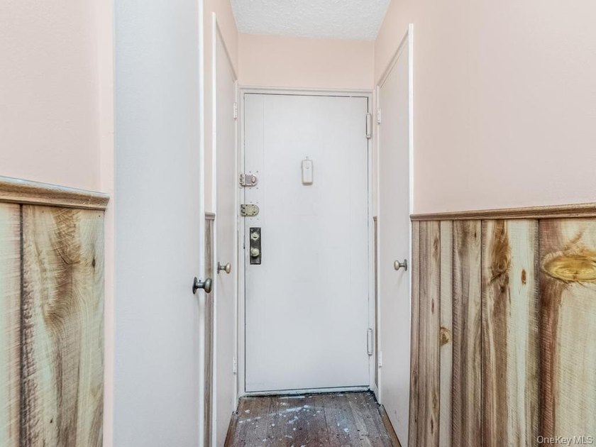 Bring your vision and creativity to this charming studio located - photo 7