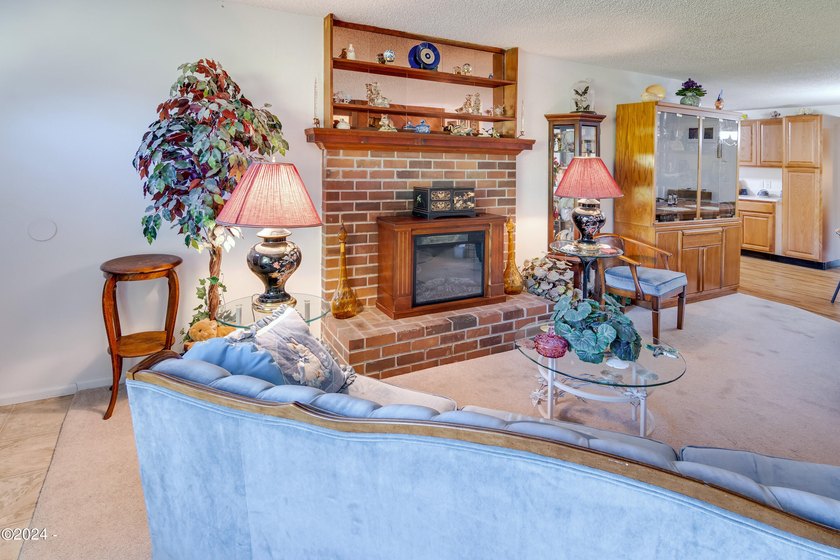 Nice one level coastal home updated in 2012 and additional - photo 13