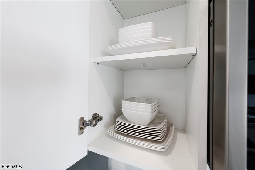 Step into this beautifully designed 3-bedroom + den, 3-bathroom - photo 22