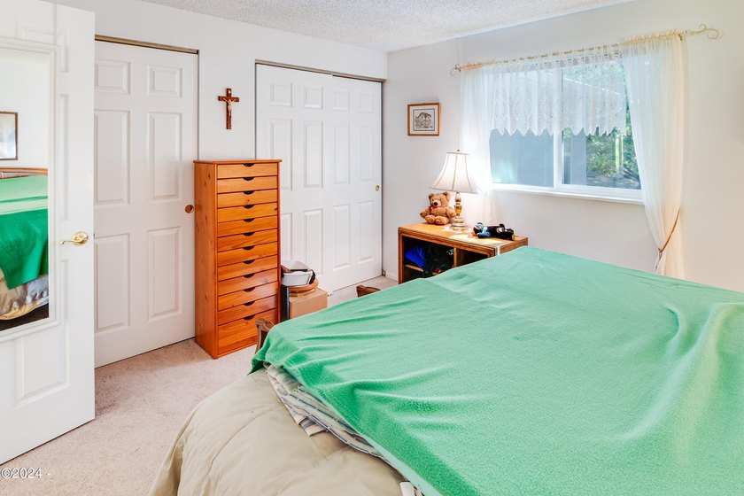 Nice one level coastal home updated in 2012 and additional - photo 23