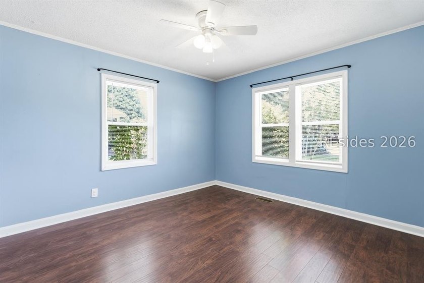 This 1,220-square-foot home in Beaufort offers a rare - photo 15