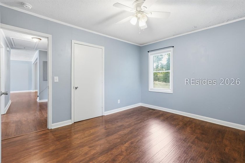 This 1,220-square-foot home in Beaufort offers a rare - photo 17