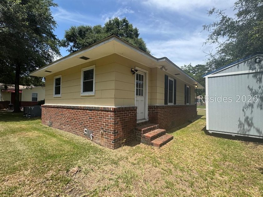 This 1,220-square-foot home in Beaufort offers a rare - photo 22