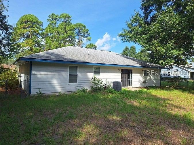 Come see this 3 Bedroom &amp; 2 Bath home in desirable Pinewood - photo 2