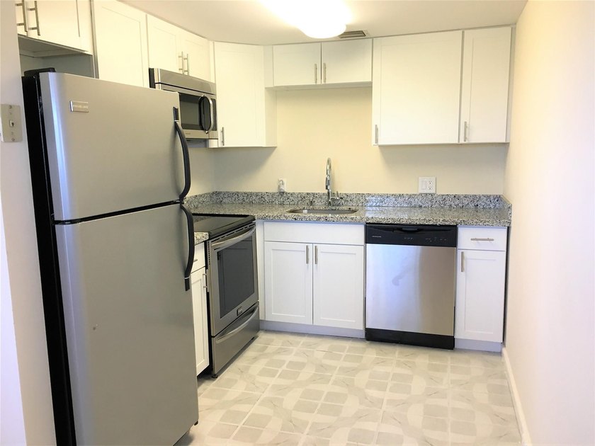 GREAT INVESTMENT! RENTED TO A LONG TERM TENANT. GET INCOME ON - photo 2