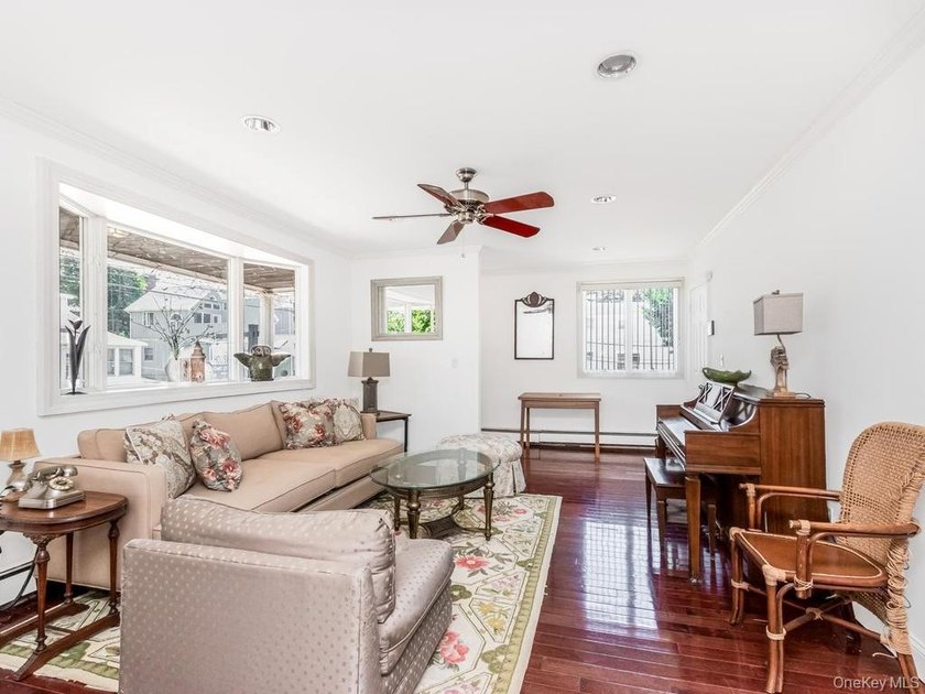 Beautiful detached single-family home situated on an oversized - photo 3