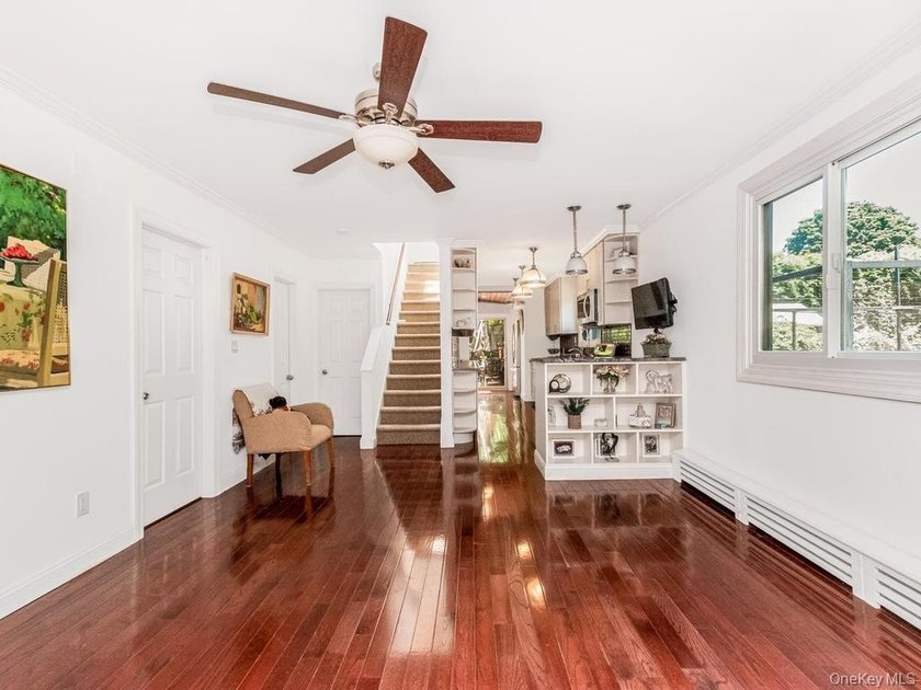 Beautiful detached single-family home situated on an oversized - photo 4