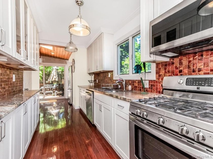 Beautiful detached single-family home situated on an oversized - photo 7