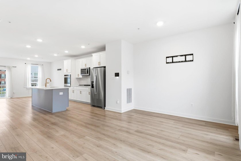 AGENTS - PLEASE VIEW AGENT REMARKS IN BRIGHT MLS. Spacious - photo 3