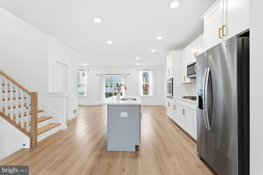 AGENTS - PLEASE VIEW AGENT REMARKS IN BRIGHT MLS. Spacious - photo 5