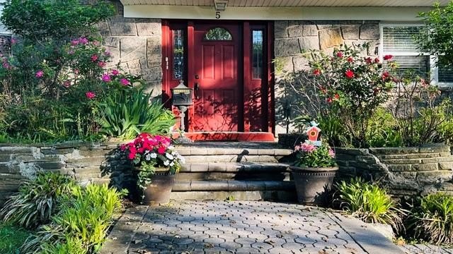 Nestled in a quiet, sought-after Huntington neighborhood, this - photo 2