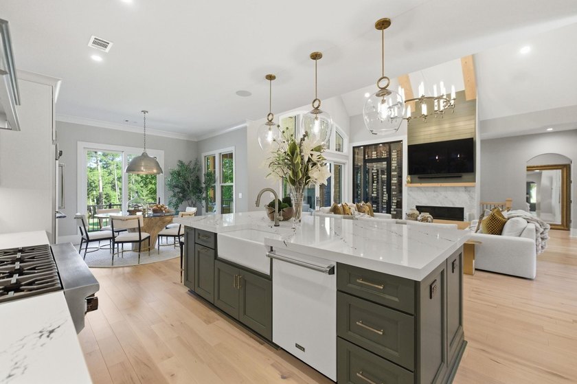 Positioned at the heart of Reynolds Lake Oconee on a prominent 1 - photo 16