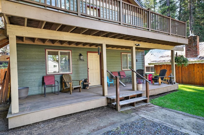 Lake life in one of Newman Lake's most tight-knit communities - - photo 33