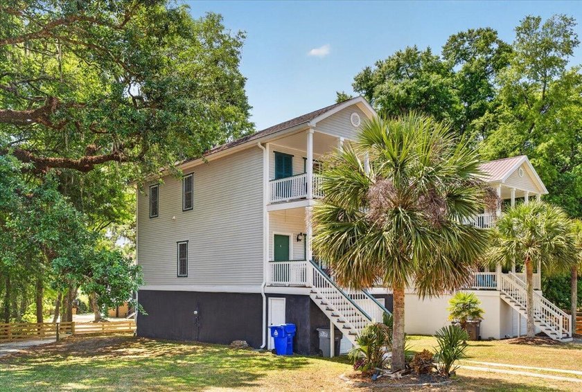 Welcome to this beautifully updated 3 bed/3-full-bath Charleston - photo 3