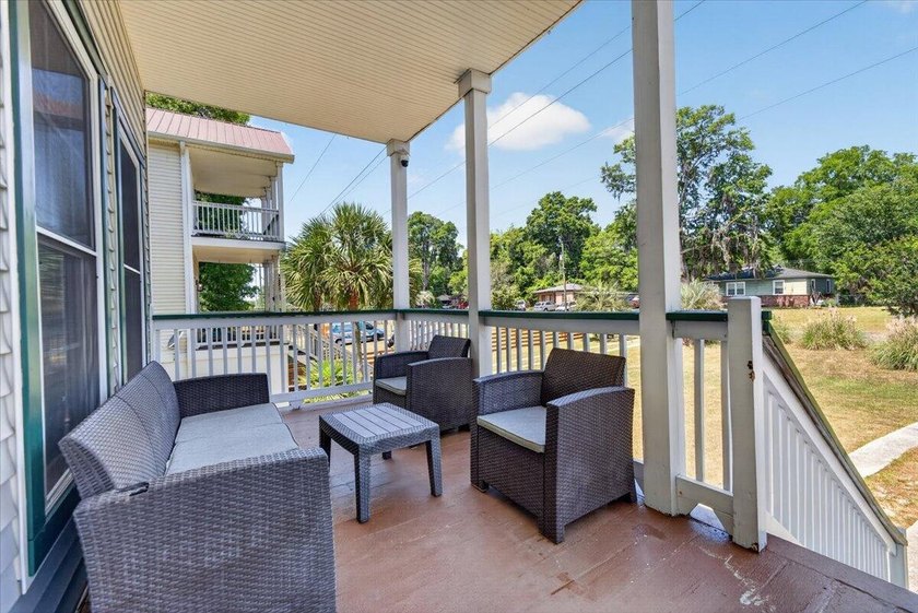 Welcome to this beautifully updated 3 bed/3-full-bath Charleston - photo 5