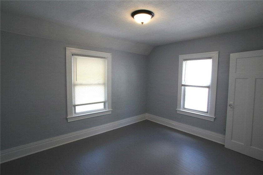 Just listed! This charming home features 3 bedrooms and 1 full - photo 23