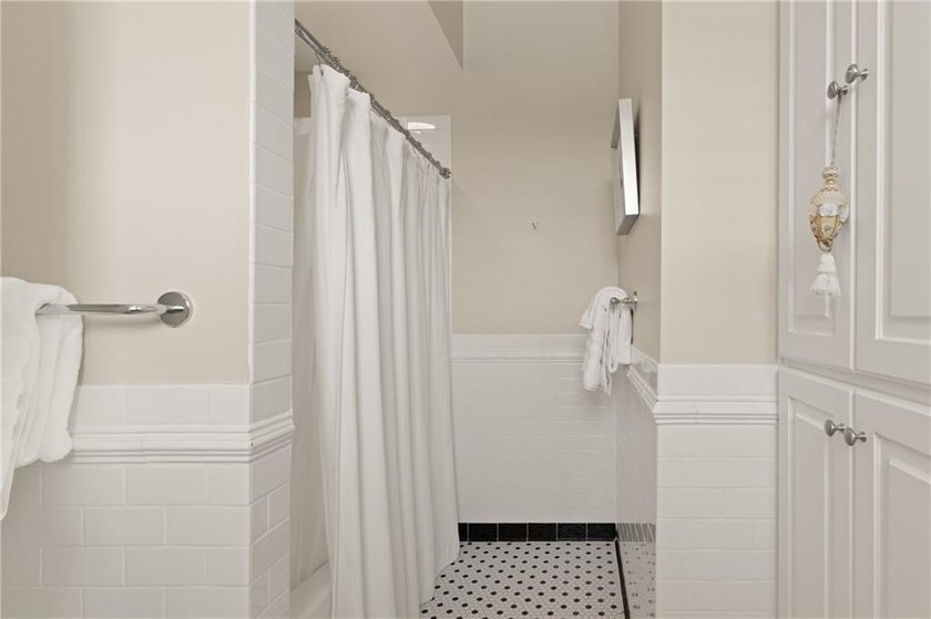 Enchanted Hideaway is a luxurious retreat that offers an - photo 30