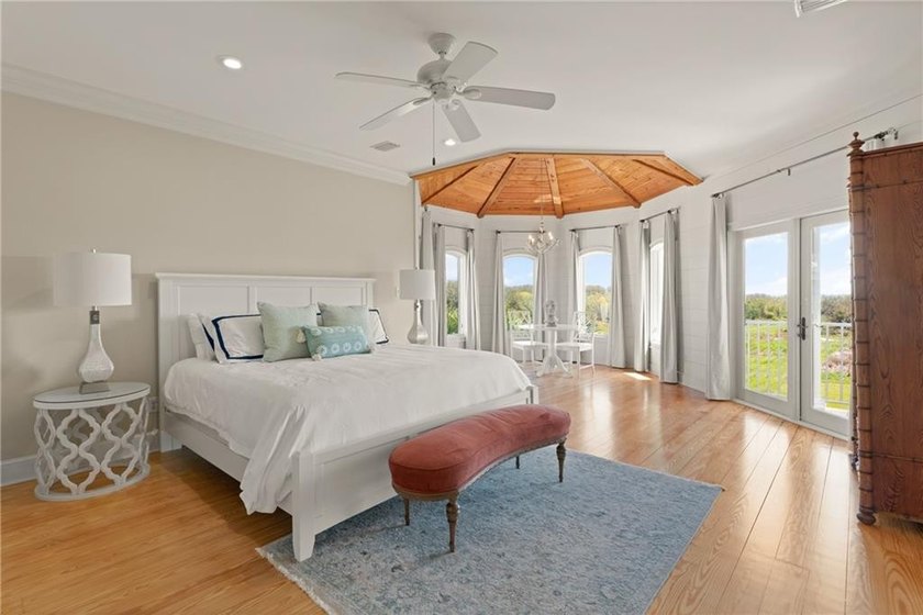 Enchanted Hideaway is a luxurious retreat that offers an - photo 38