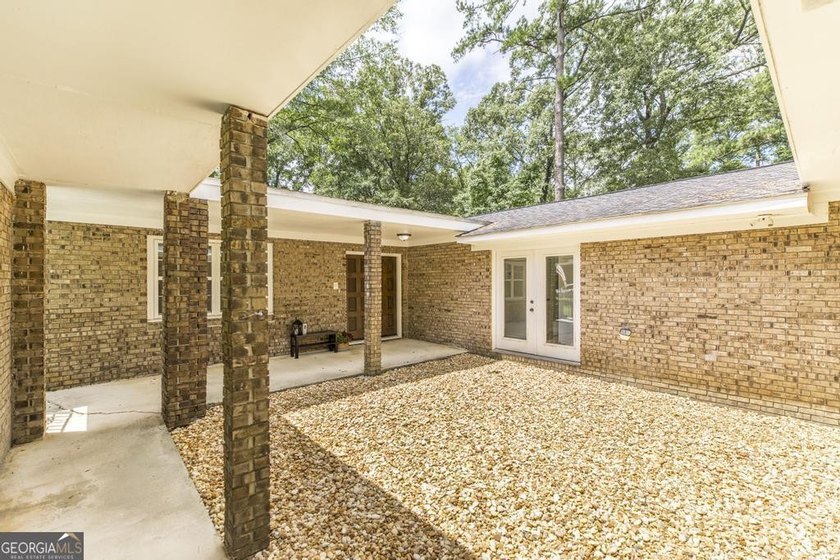 Some homes simply make life easier, and 113 Shadow Lane is one - photo 3