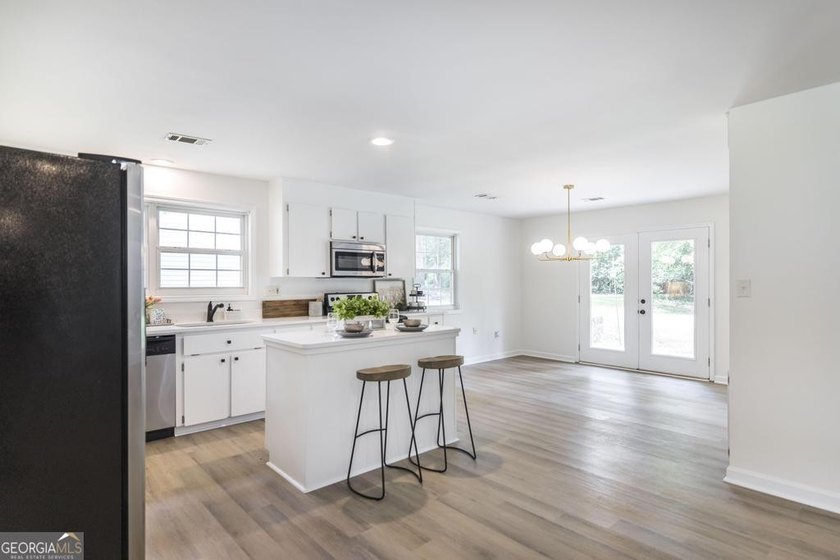 Some homes simply make life easier, and 113 Shadow Lane is one - photo 8