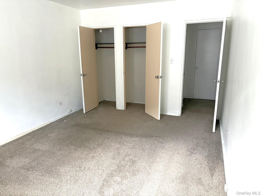 Welcome to The Douglaston Townhouse! This renovated and updated - photo 11