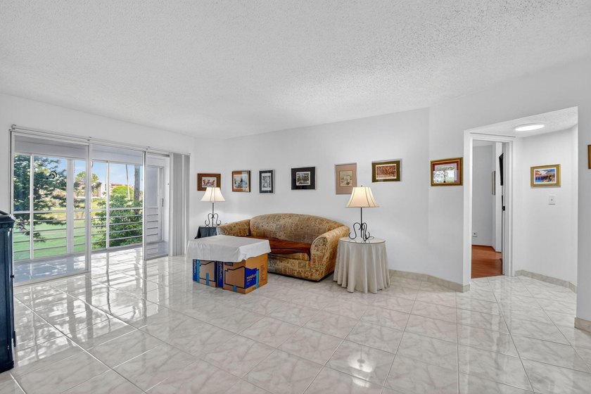 This seller is packed and ready to head up North. Step into this - photo 11