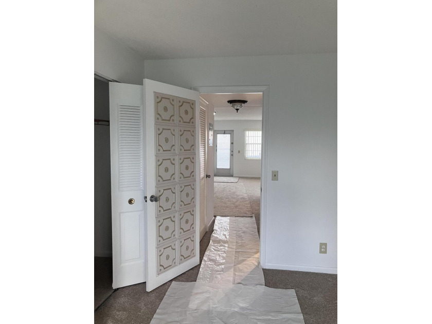 1 Bedroom, 1 Bath, 2nd floor unit. Great refreshed unit, brand - photo 11