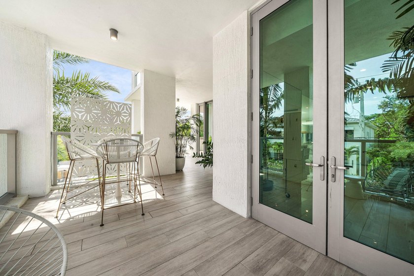 The Royal Palm Villa is an exceptionally rare offering at Royal - photo 12